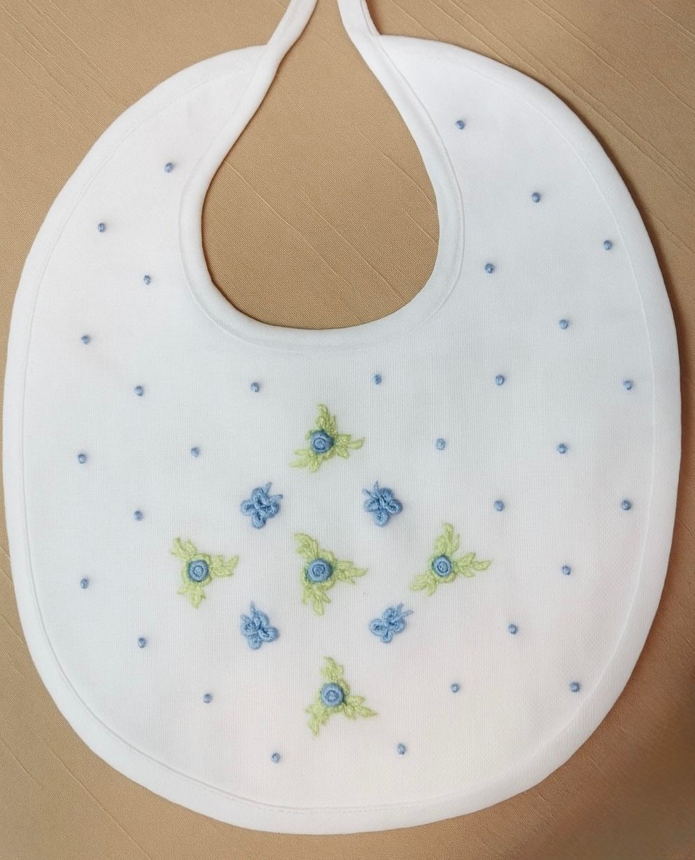 Bavaglini con ricami
