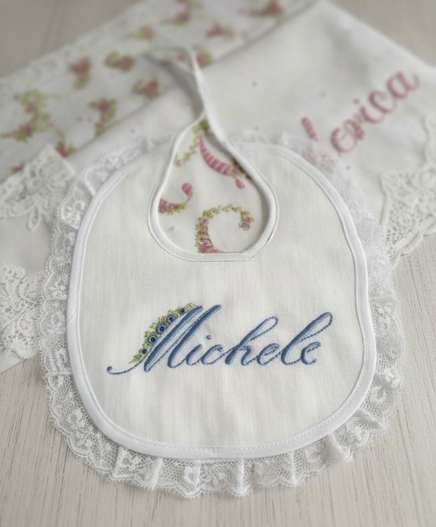 Bavaglini per lui con ricami di nomi o frasi