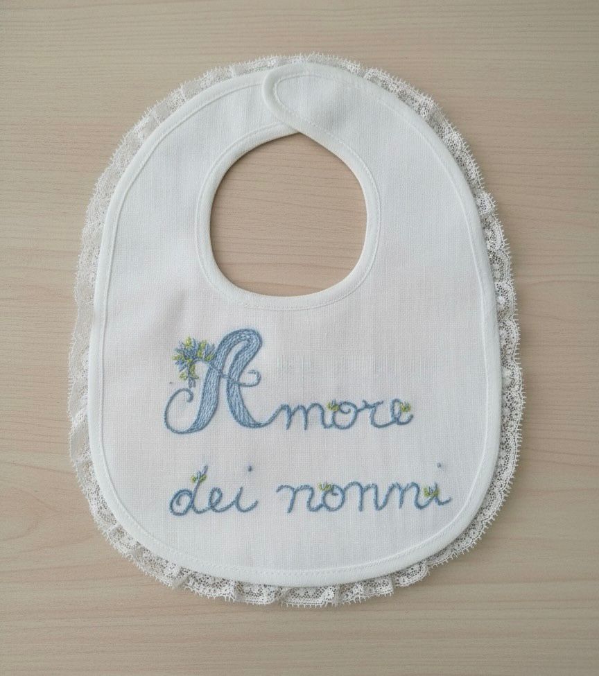 Bavaglini per lui con ricami di nomi o frasi